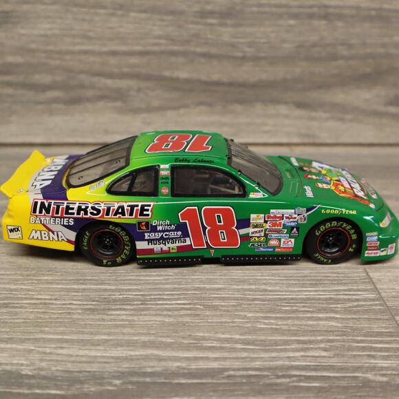 Bobby Labonte "BANK" #18 Interstate Batteries / Nascar Racers 1999 1/24 Action - Picture 6 of 12